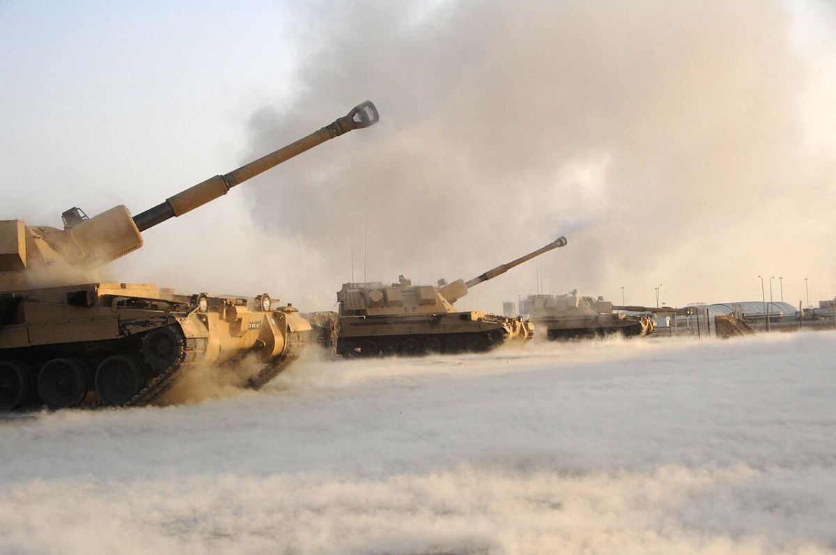 AS-90 self-propelled artillery